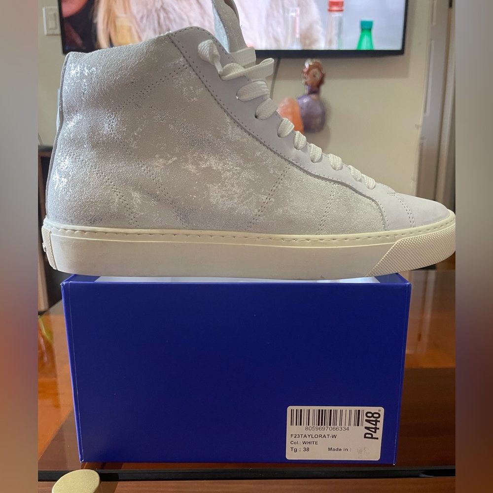 P448-like new sneakers only worn once!